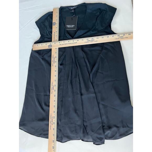 NWT Simply Vera Wang Black Short Sleeve V Neck Long Blouse In size Small - Picture 3 of 4